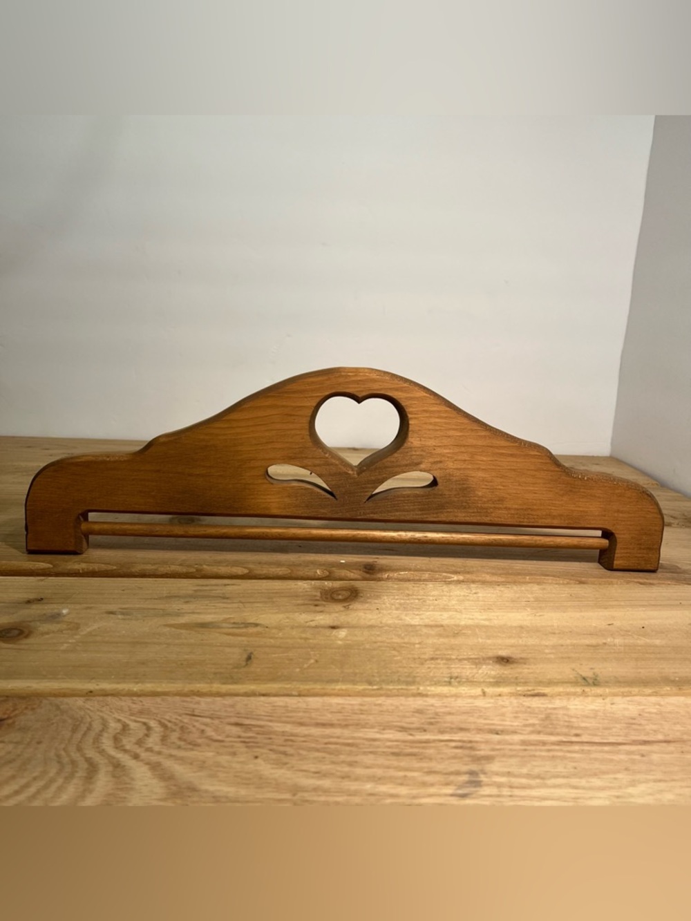 Vintage Wood Heart Cutout Towel Rail Cottage Core Farmhouse 90s Towel Rack.